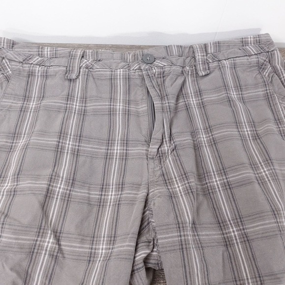 MARMOT GREY PLAID FLAT FRONT CHINO OUTDOORS SHRTS MENS SIZE 36 - Picture 2 of 8